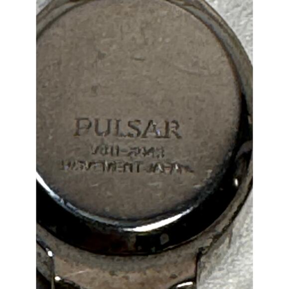 Pulsar Women V811-X043 White Dial Two-Tone Band 17mm Oval Quartz Watch - Picture 6 of 7